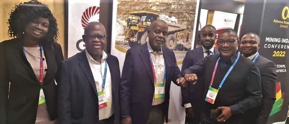 Kwasi Osei Ofori (3rd from left), Chief Executive Officer of Rockshore Company International, exchanging pleasantries with Kobby Asmah, Editor, Daily Graphic. With them are some officials of Rockshore